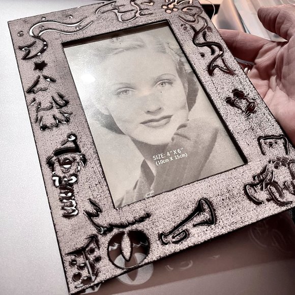 🎉HP!🎉Christmas Metal Photo Frame 4 x 6 - Picture 6 of 7